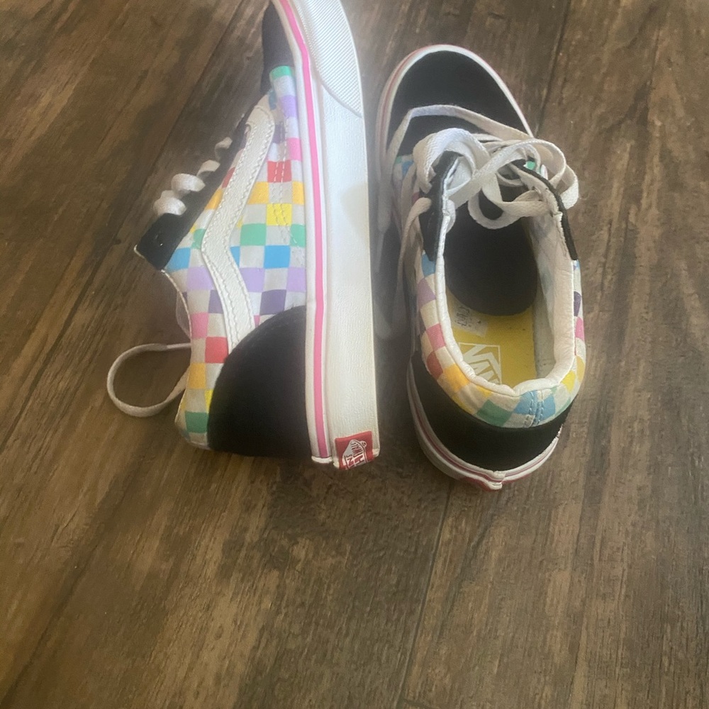 Vans - Picture 4 of 5